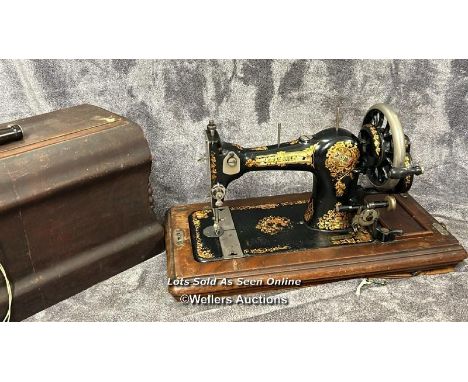 Vintage Sleath sewing machine in oak case with key / AN30 