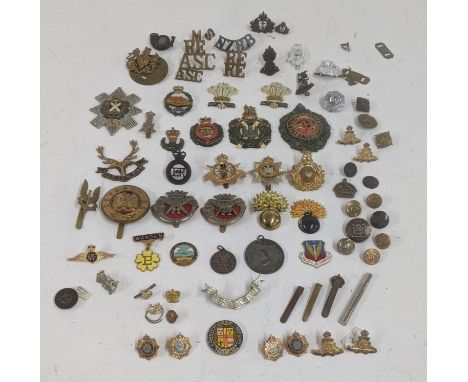 A mixed lot of collar and cap badges to include Kings own Yorkshire Light Infantry, Royal Naval Division RND OSD WWI Field Se