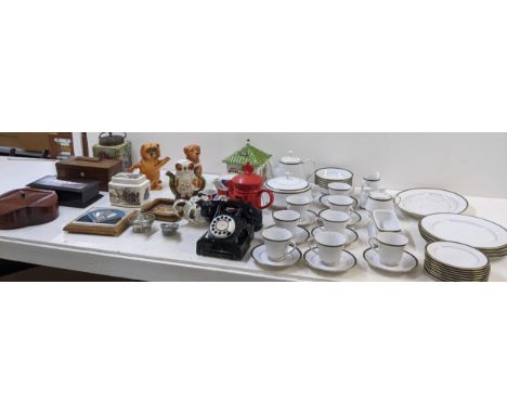 A mixed lot to include a Boots Hanover Green dinner service, Novelty teapots, a Regency style tea caddy, a tea strainer and o