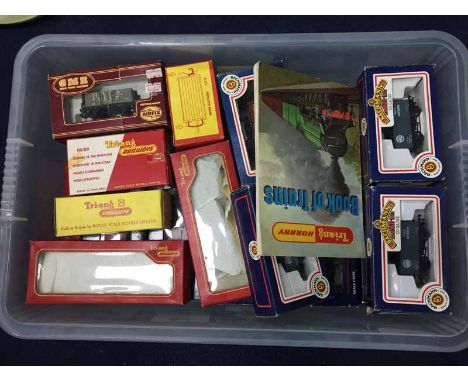 LARGE LOT OF MAINLINE, TRI-ANG AND BACHMANN MODEL RAILWAY