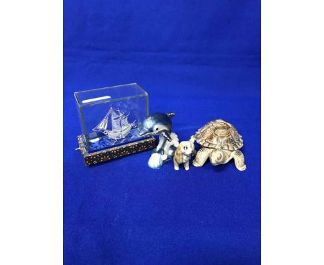 WADE TURTLE AND DOGtogether with a Beswick Rearing Horse figurine, some Aynsley Little Sweetheart pattern vases and a dish, a