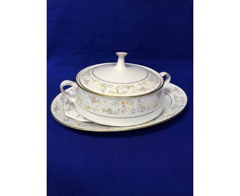 NORITAKE DINNER SERVICE
