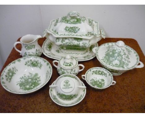 Large and comprehensive part Masons fruit basket pattern dinner and tea service including large tureen, dinner plates, breakf