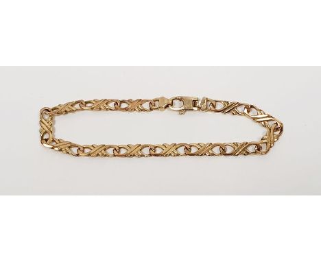 9ct gold chain-link bracelet with pierced chain link, 10g approx.&nbsp;Condition ReportGood condition, very light surface scr