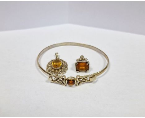 Collection of silver jewellery&nbsp;to include a Celtic-style tiger's eye bangle, gemstone pendant and gemstone fob pendant