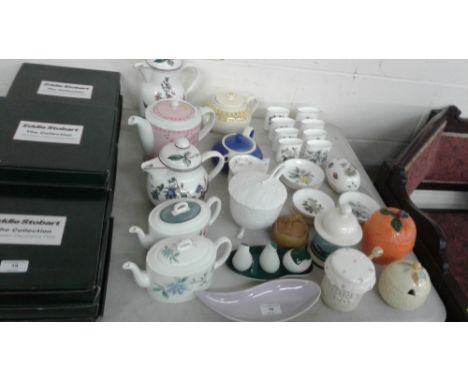 A quantity of various ceramics to include Royal Worcester pin dishes; various preserve jars; a Villeroy and Boch Botanica cof