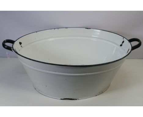 A vintage enamel baby bath, approximately 25 cm x 72 cm x 49 cm. [W]
ALL ITEMS MUST BE PAID FOR AND COLLECTED/SHIPPED BY CLOS