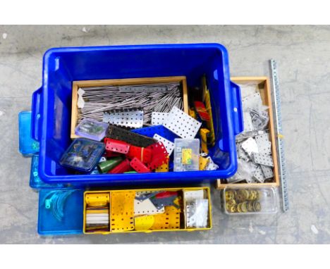 Meccano - An assortment of loose Meccano pieces. Items appear to be in mostly good plus condition with signs of use. Items no
