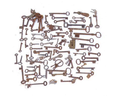 A quantity of Vintage and Antique keys 