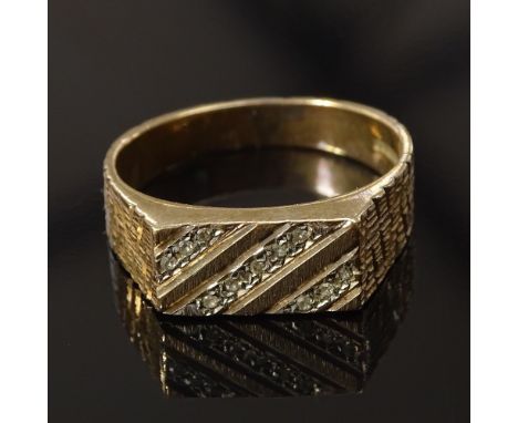 A gent's 9ct gold and diamond set signet ring, 3.9g, size S 