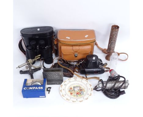 Various collectables, including novelty model heavy machine gun, Agfa Vintage camera, Optomax 10 x 50 field binoculars, coppe