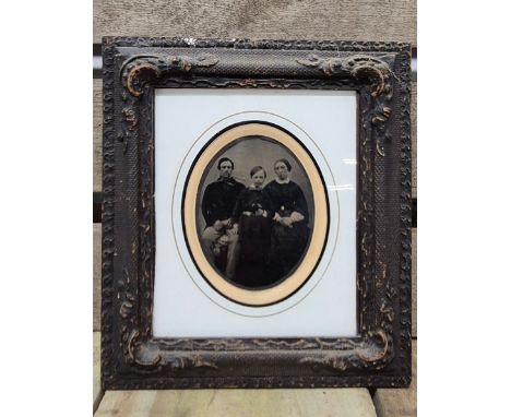 19th century framed Victorian Family Ambrotype portrait. [Frame-20x19cm] 