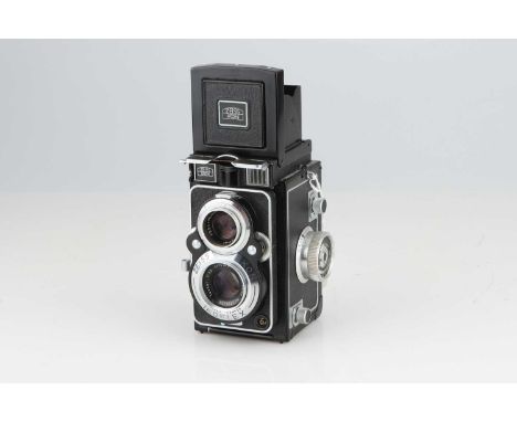 A Zeiss Ikon Ikoflex TLR Camera,with Carl Zeiss Tessar f/3.5 75mm lens, body, VG, shutter requires attention, lens, G, some i