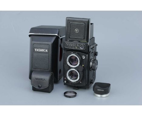 A Yashica Mat-124G Medium Format TLR Camera,with Yashinon f/3.5 80mm lens, body, VG-E, shutter working, lens, G-VG, some ligh