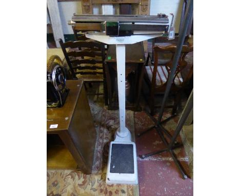 A set of mid twentieth century Avery weighing scales 