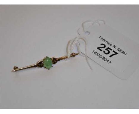 A 9ct gold and jade bar brooch