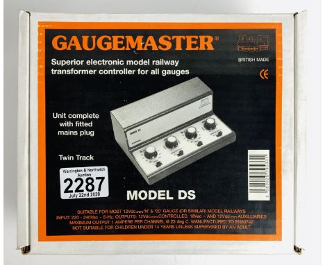 Gaugemaster Model DS Twin Track Controller with Simulator - New &amp; Boxed. P&amp;P Group 3 (£25+VAT for the first lot and £