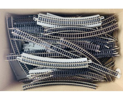 67x Assorted Track Sections - 4x Tunnel Portals. P&amp;P Group 2 (£18+VAT for the first lot and £2+VAT for subsequent lots) 