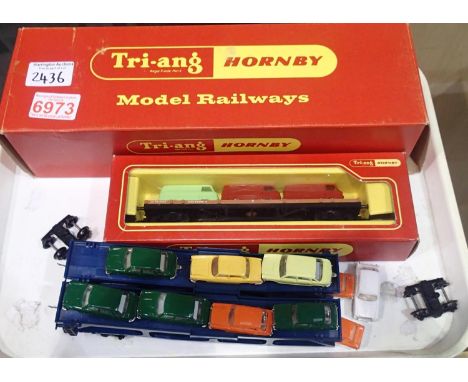 Triang and Triang Hornby R.666 car carrier with 16 Minix cars including R.563 bogie wagon with three vans. P&amp;P Group 2 (£