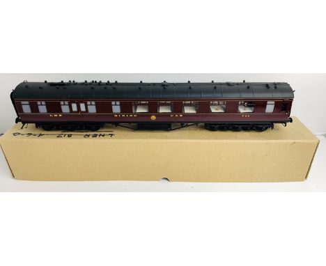 Kit Built O Gauge 12x Wheel LMS Lined Maroon Dining Car Coach. P&amp;P Group 3 (£25+VAT for the first lot and £5+VAT for subs