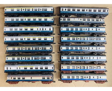 16x Lima / Trix / Graham Farish N Gauge BR Blue / Grey Passenger Coaches - All Unboxed. P&amp;P Group 2 (£18+VAT for the firs