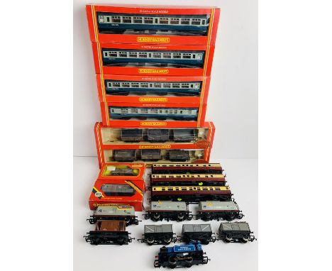 Good Quantity of Boxed &amp; Unboxed Coaches &amp; Wagons - Mostly Hornby - Includes an Unboxed Hornby 0-4-0. P&amp;P Group 3