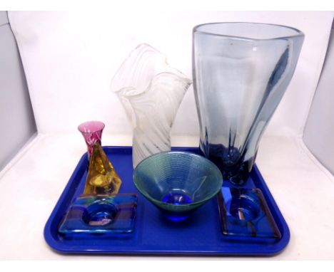 A tray containing assorted glassware to include a pair of Karen-Brunn Harr glass tea light holders, Bohemian glass vase, enve