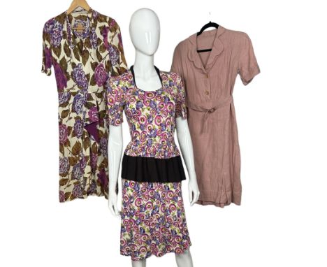 1940s dresses to include a belted dusky pink linen shirtwaist dress with scalloped collar and pocket flaps, 30 in/ 77 cm wais