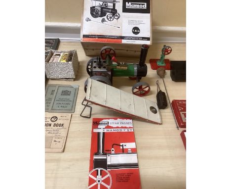 Mamod toy model traction Engine with steering rod &nbsp;scuttle and canopy pieces all as shown and original worn box as shown
