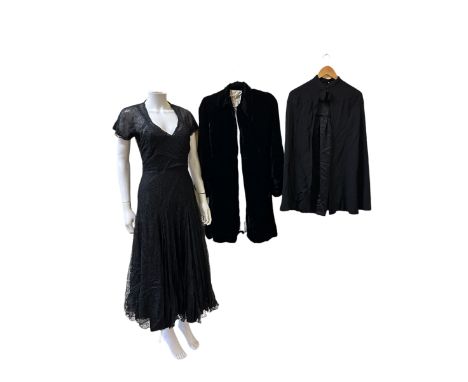1930s and later fashion to include a 1930s tea dress in bias cut silk with ruffle detail, two 1930s black capes, a 1930s silk
