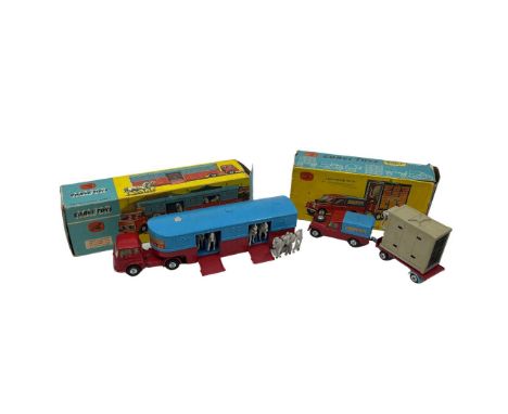 Diecast Corgi Interest ; 1130 Boxed chipperfields Horse transporter transporter with 6 Lipizzaner white horses , and a no 19 