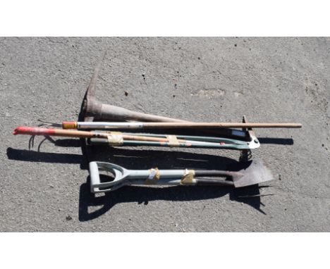 MIXED LOT OF TOOLS