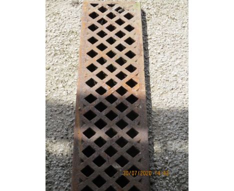 METAL DRAIN GRATE, 91 X 23CM