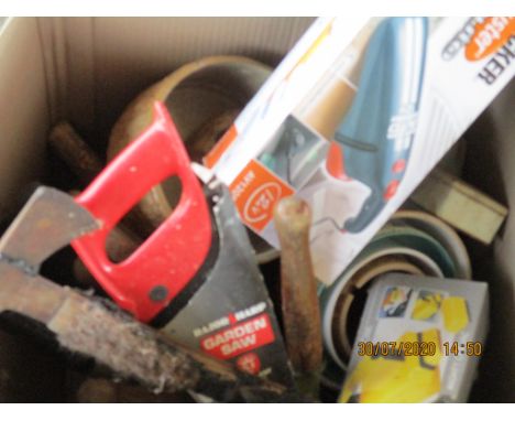 MIXED BOX OF GARDEN TOOLS