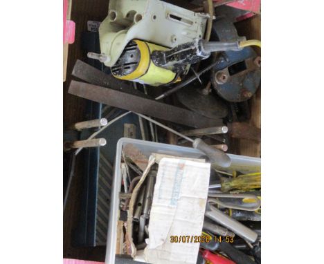 BOX OF MIXED TOOLS