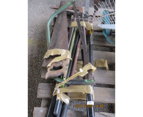 QUANTITY OF GARDEN TOOLS
