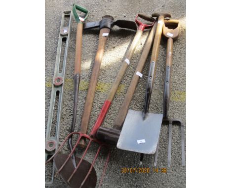 SPADE AND GARDEN FORK