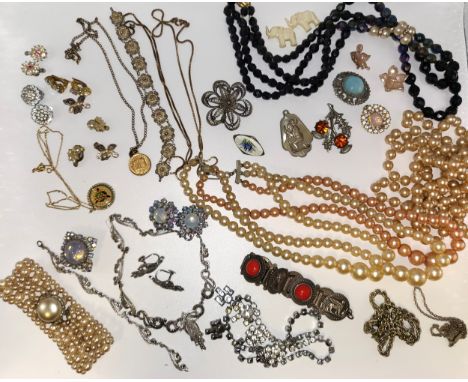 A collection of costume jewellery including metal brooches, a sterling silver and enamel brooch, a brooch and earring set, pl