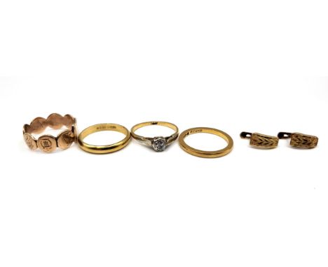 Four rings including an 18ct yellow gold wedding band, 2.3g, a diamond solitaire engagement ring in 18ct yellow gold with a w