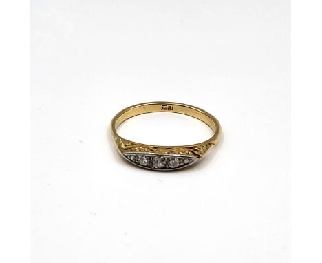 18ct yellow gold and 5 stone old round cut diamond (two of which are diamond chips) engagement ring. 2.3g. 