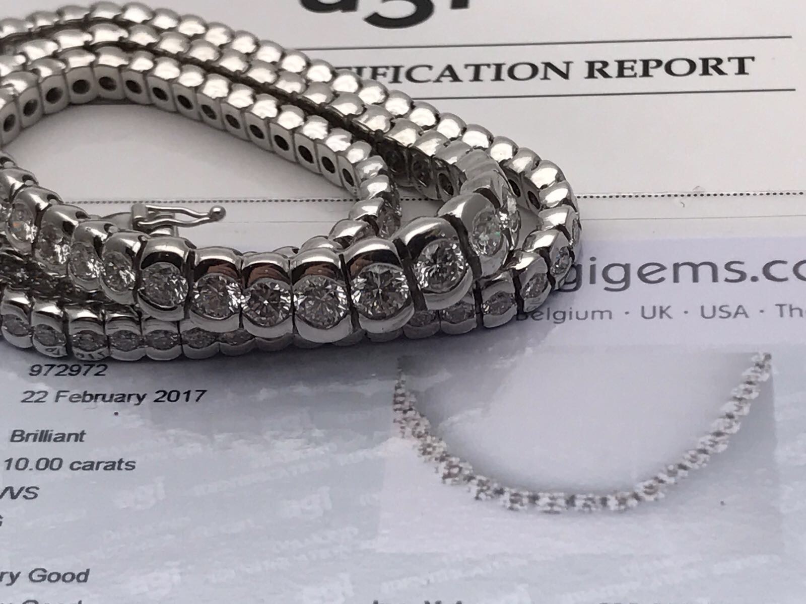 RRP£32,995 A 10Ct G VVS DIAMOND NECKLACE MADE FROM WHITE GOLD A