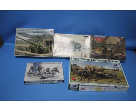 MILITARY MODEL KITS 1/35 to include Bronco Models British 17/25-pdr Anti-Tank Gun 'Pheasant', Trumpeter Soviet 122mm Corps Gu