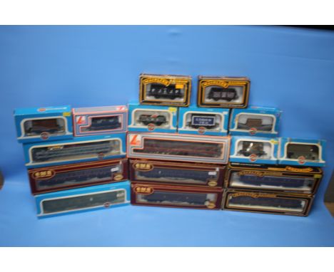 SEVEN BOXED 00 GAUGE CARRIAGES BY AIRFIX, MAINLINE AND LIMA together with eleven boxed 00 gauge pieces of rolling stock by Ai