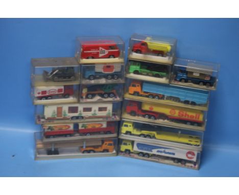 TRAY CONTAINING FIFTEEN 00 GAUGE SCALE VEHICLES BY MAJORETTE