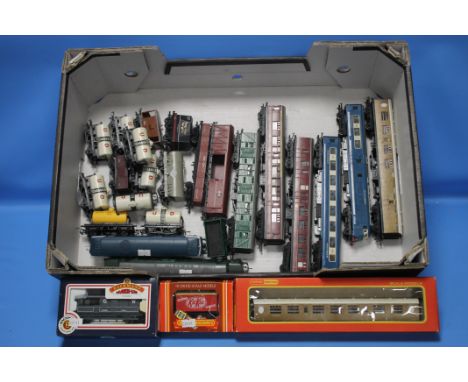 A BOX OF 00 GAUGE RAILWAY ITEMS, to include a pair of unboxed Diesel locomotives Triang/Hornby, boxed Hornby carriage, boxed 