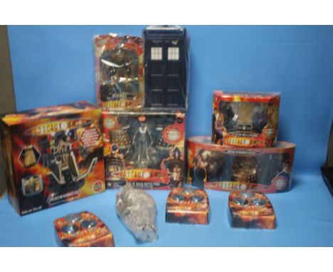 A BOXED AIRFIX DALEKS IN MANHATTAN LIGHT AND SOUND MODEL KIT, boxed Mini remote control Dalek Battle Pack Limited Edition, th