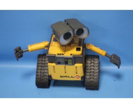WALL-E ROBOT MODEL, DISNEY/ PIXAR 2 ROBOT