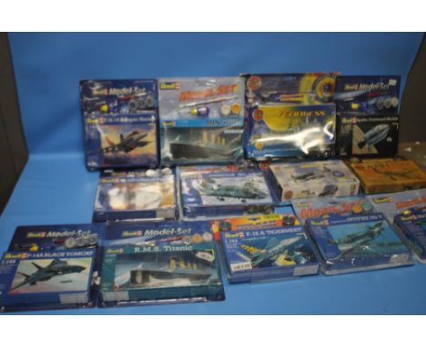 REVELL MODEL-SETS 1:144, F-14A Black Tomcat, MiG-29 Fulcrum A, F/A-18 E Super Hornet, AH-64D Longbow Apache, Chinook HC. 1 RA
