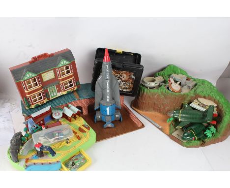 Collection of toys, to include Tracey Island, Wallace and Gromit, Thomas the Tank Engine and a Star Wars lunchbox (qty)