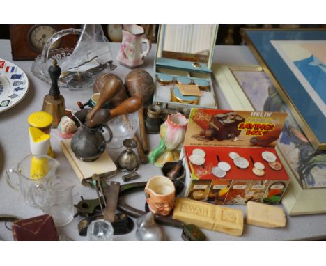 Miscellaneous lot to include vintage vanity set 